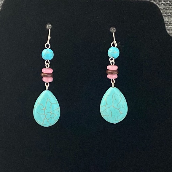 🎊3/$10🎊NWT Turquoise Blue Magnesite Bobo Earring - Picture 1 of 4